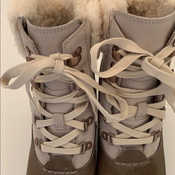 Sorel Boots Size 7.5. Lace up sheering Boots - Picture 6 of 7